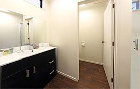 Premium 2-Bedroom Unit bathroom
